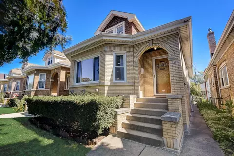 2937 N Neenah Ave, Chicago, IL 60634