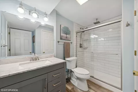 Bath - 750 Leaf Ct, Bartlett, IL 60103 photo 2 of 2