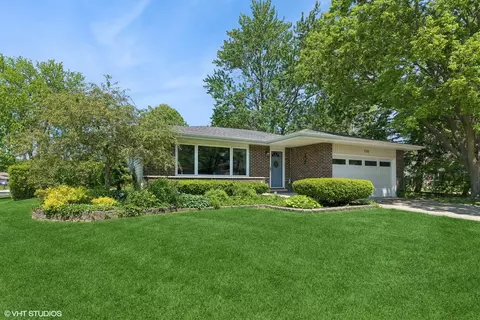 750 Leaf Ct, Bartlett, IL 60103