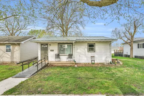 207 S Melvin St, Gibson City, IL 60936