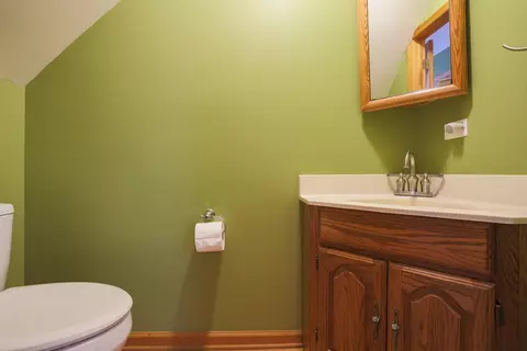 Bath - 5412 Thelen Ave, Mchenry, IL 60050 photo 1 of 3
