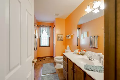 Bath - 1202 Timber Ridge Ct, Normal, IL 61761 photo 2 of 3
