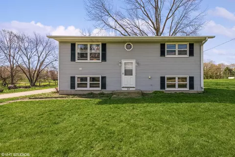 324 W Railroad St, Kingston, IL 60145