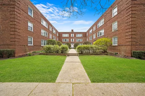 2207 W Morse Ave #2, Chicago, IL 60645