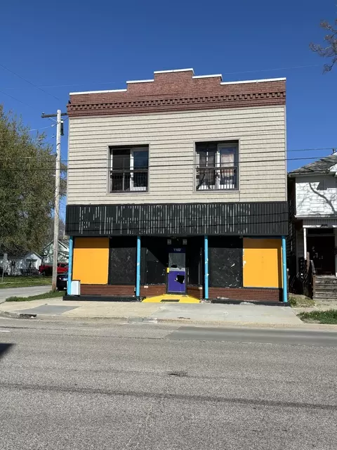 1102 S Main St, Bloomington, IL 61701 photo 2
