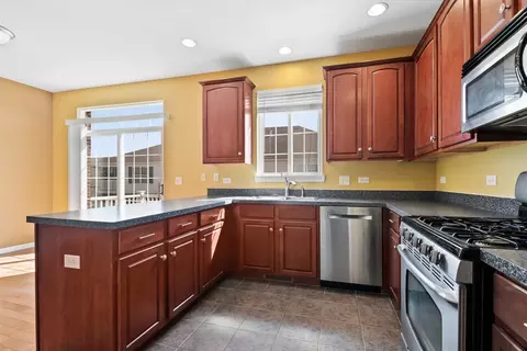 Kitchen - 1908 Oxley Cir, Naperville, IL 60563 photo 3 of 4