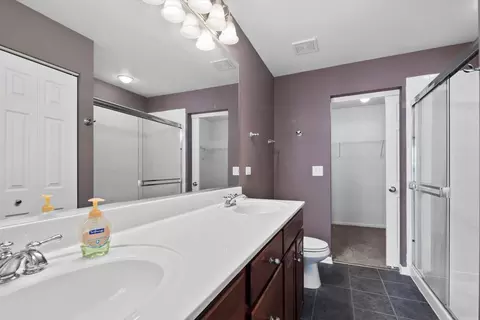 Bath - 1908 Oxley Cir, Naperville, IL 60563 photo 2 of 3