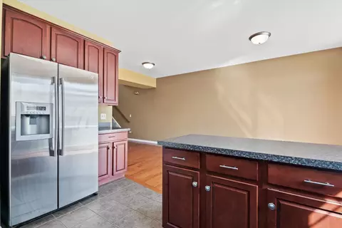 Kitchen - 1908 Oxley Cir, Naperville, IL 60563 photo 4 of 4