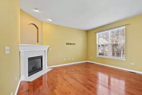 Living - 1908 Oxley Cir, Naperville, IL 60563 photo 1 of 3