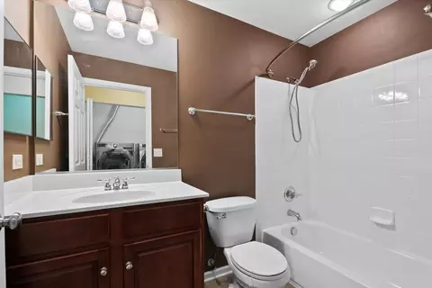 Bath - 1908 Oxley Cir, Naperville, IL 60563 photo 3 of 3
