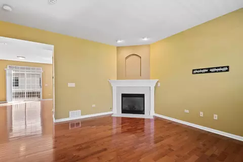 Living - 1908 Oxley Cir, Naperville, IL 60563 photo 3 of 3