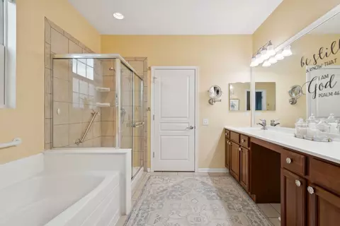 Bath - 12850 Applegate Dr, Huntley, IL 60142 photo 2 of 3