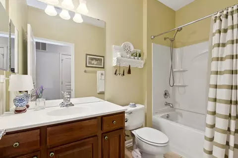 Bath - 12850 Applegate Dr, Huntley, IL 60142 photo 3 of 3