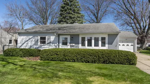 808 W 18th St, Sterling, IL 61081