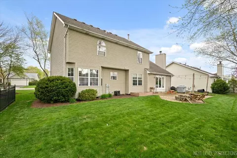 Exterior - 343 Meadowview Ln, Aurora, IL 60502 photo 3 of 6
