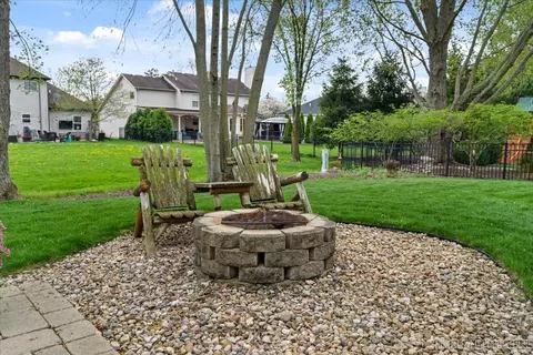 Exterior - 343 Meadowview Ln, Aurora, IL 60502 photo 5 of 6