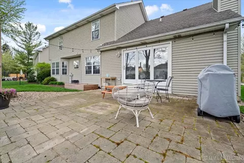 Exterior - 343 Meadowview Ln, Aurora, IL 60502 photo 6 of 6