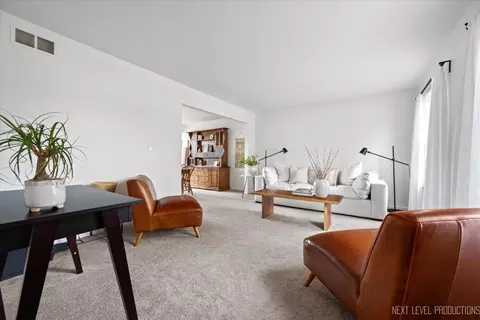 Bedroom - 343 Meadowview Ln, Aurora, IL 60502 photo 1 of 7