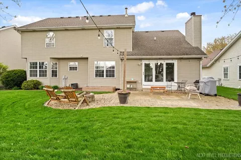 Exterior - 343 Meadowview Ln, Aurora, IL 60502 photo 4 of 6