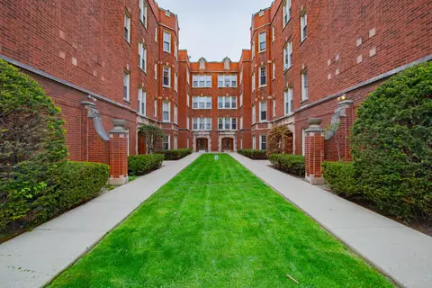 4840 W Henderson St #3A, Chicago, IL 60641