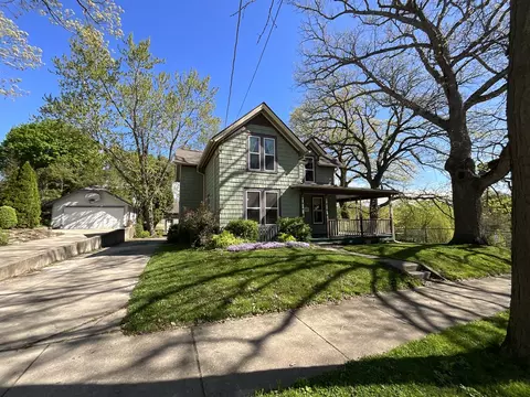 700 Forest Ave, Elgin, IL 60120 photo 3