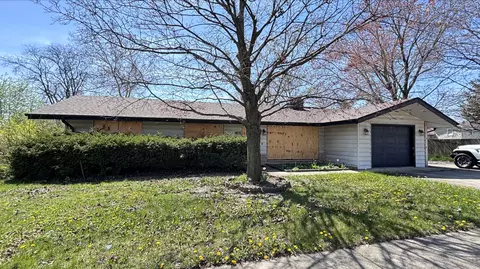 401 E Bellarmine Dr, Joliet, IL 60436