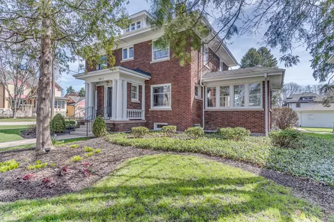 Exterior - 6 S Wright St, Naperville, IL 60540 photo 4 of 11