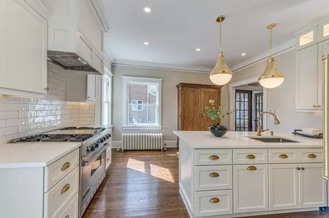 Kitchen - 6 S Wright St, Naperville, IL 60540 photo 5 of 6
