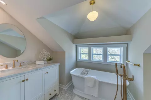 Bath - 6 S Wright St, Naperville, IL 60540 photo 5 of 5