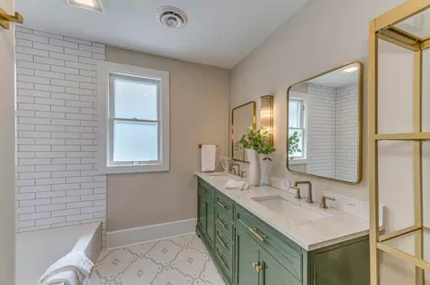 Bath - 6 S Wright St, Naperville, IL 60540 photo 4 of 5