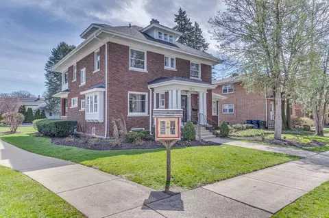 Exterior - 6 S Wright St, Naperville, IL 60540 photo 3 of 11