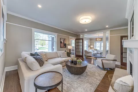 Living - 6 S Wright St, Naperville, IL 60540 photo 4 of 5