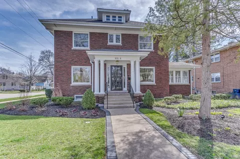 Exterior - 6 S Wright St, Naperville, IL 60540 photo 2 of 11