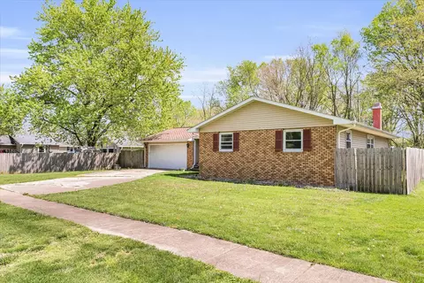 532 N High St, Bement, IL 61813 photo 3