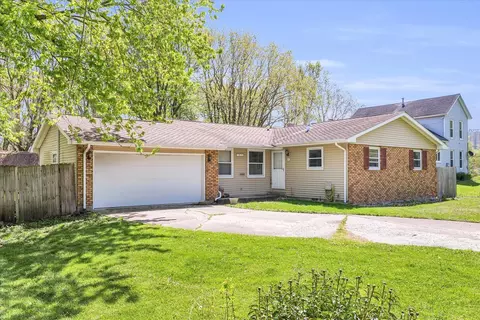 532 N High St, Bement, IL 61813