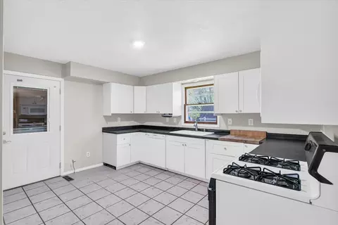 532 N High St, Bement, IL 61813 photo 8