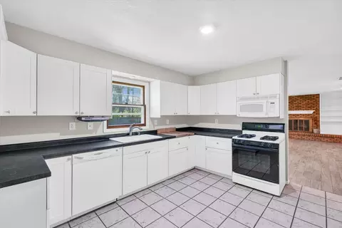 532 N High St, Bement, IL 61813 photo 9