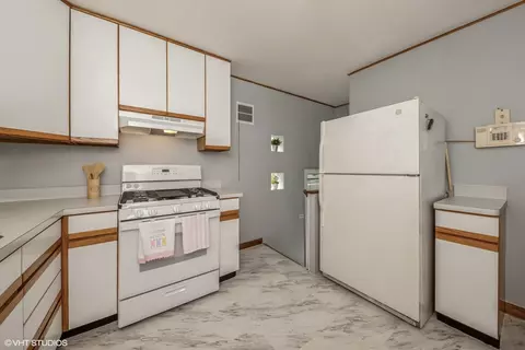 Kitchen - 2340 Westover Ave, North Riverside, IL 60546 photo 2 of 2