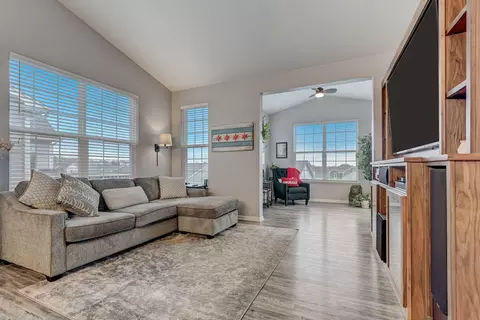 Living - 2091 Magenta Ln, Algonquin, IL 60102 photo 2 of 5