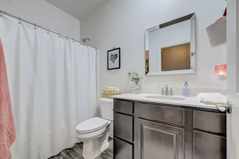 Bath - 2091 Magenta Ln, Algonquin, IL 60102 photo 2 of 3