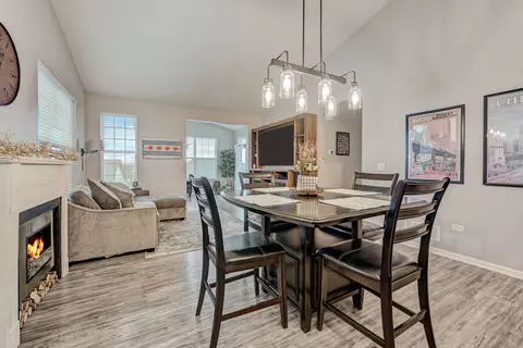 Dining - 2091 Magenta Ln, Algonquin, IL 60102 photo 2 of 3