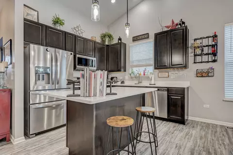 Kitchen - 2091 Magenta Ln, Algonquin, IL 60102 photo 2 of 4