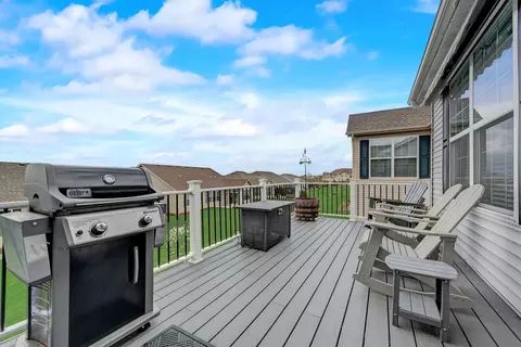 Exterior - 2091 Magenta Ln, Algonquin, IL 60102 photo 5 of 11