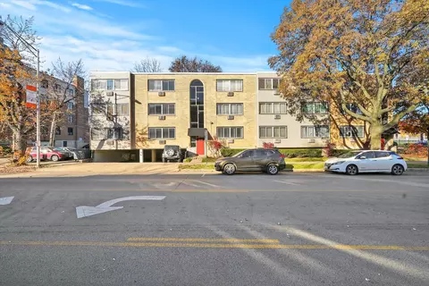 644 Lake St #3C, Oak Park, IL 60301
