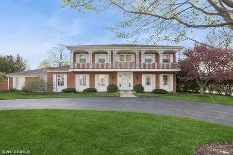 38 Chatham Ln, Oak Brook, IL 60523