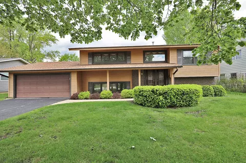 26 Essex Rd, Elk Grove Village, IL 60007