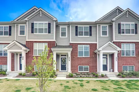 204 Timberleaf Cir, Roselle, IL 60172