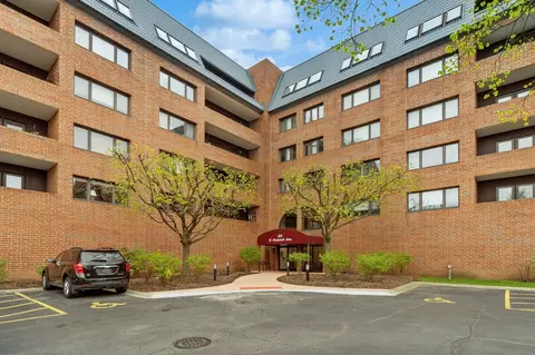 101 Summit Ave #201, Park Ridge, IL 60068