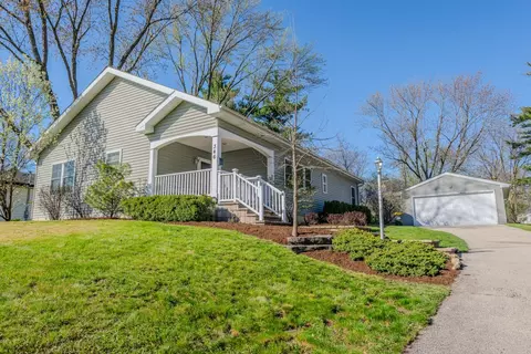 346 Park Ave, Cary, IL 60013