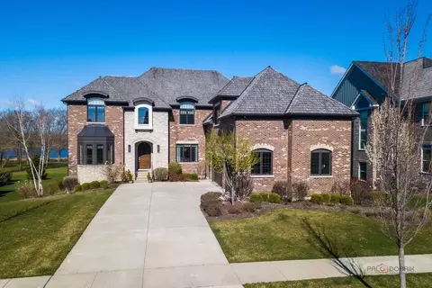 1744 Lake Charles Dr, Vernon Hills, IL 60061